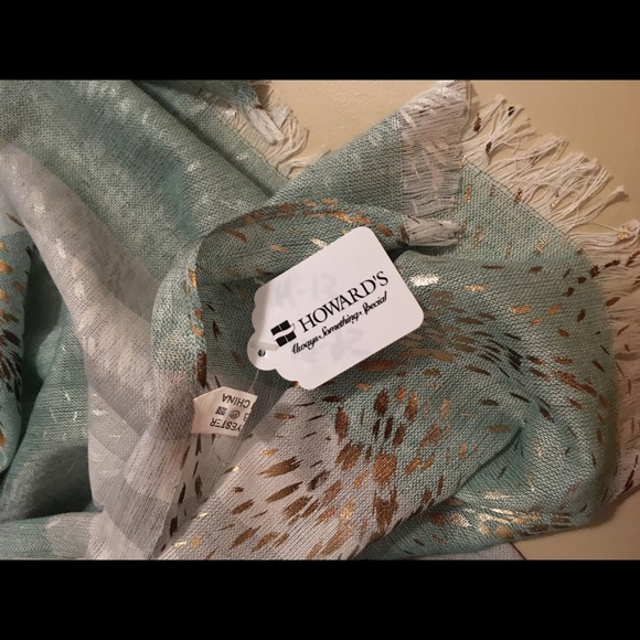 NWT Beautiful Howard’s Scarf - Picture 4 of 5